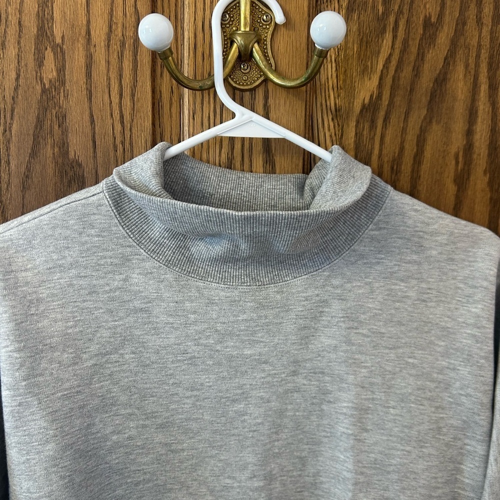 Adidas Gray Turtleneck Sweatshirt Athletic Women’s Medium - Picture 5 of 10